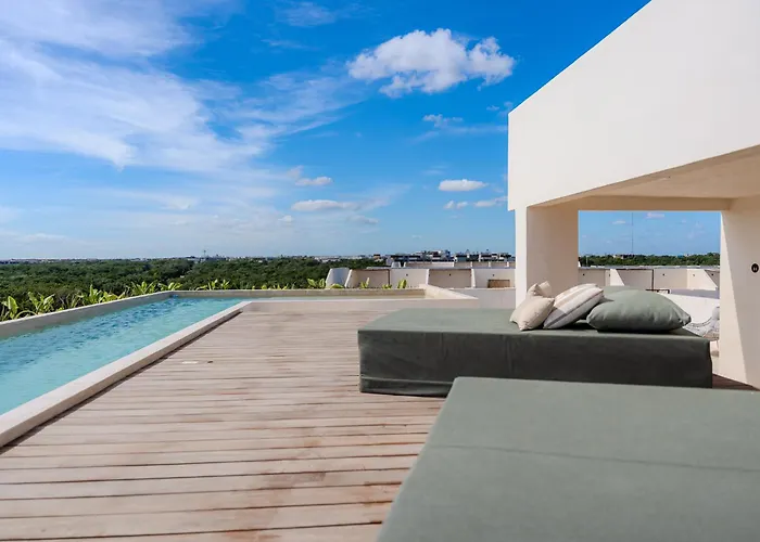 Tropical 2 Bedroom | Private Balcony & Rooftop | Casago Hébergement de vacances