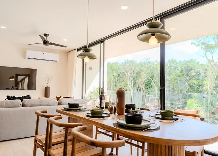 Tropical 2 Bedroom | Private Balcony & Rooftop | Casago Hébergement de vacances