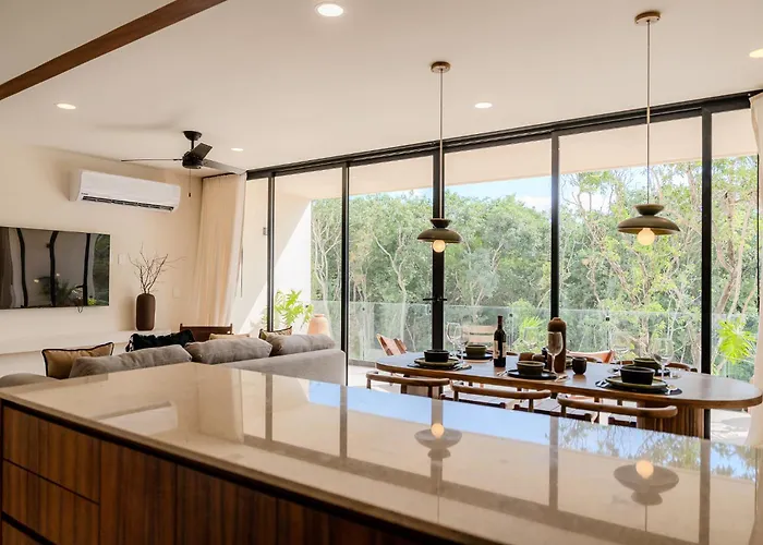 Tropical 2 Bedroom | Private Balcony & Rooftop | Casago Hébergement de vacances *