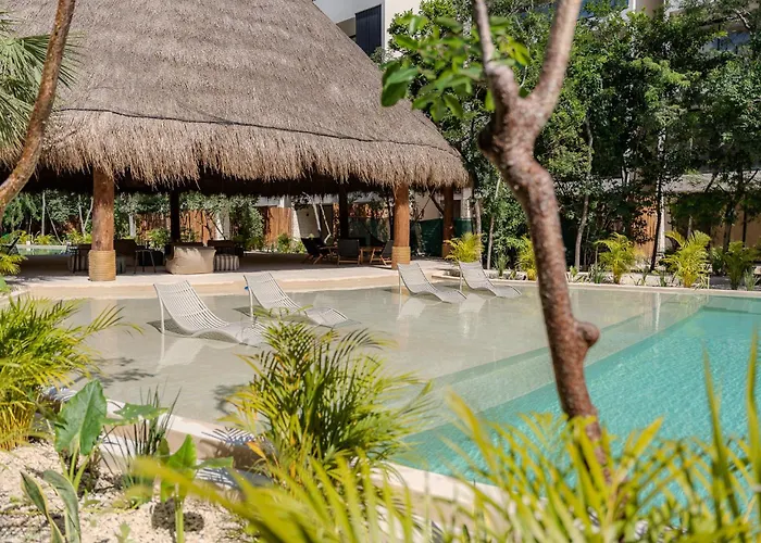 Tropical 2 Bedroom | Private Balcony & Rooftop | Casago Hébergement de vacances