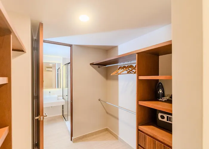 Tropical 2 Bedroom | Private Balcony & Rooftop | Casago Hébergement de vacances