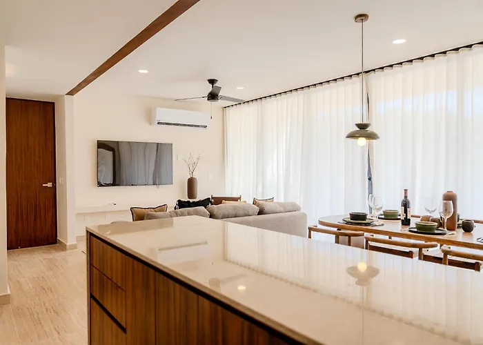 Hébergement de vacances Tropical 2 Bedroom | Private Balcony & Rooftop | Casago *