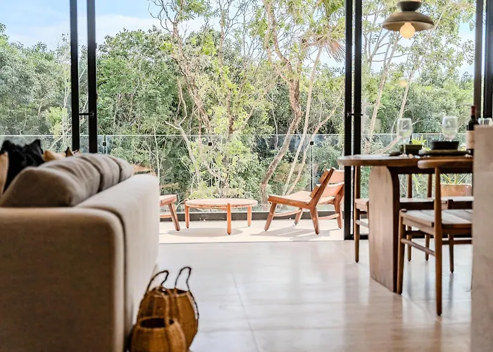 Tropical 2 Bedroom | Private Balcony & Rooftop | Casago Hébergement de vacances