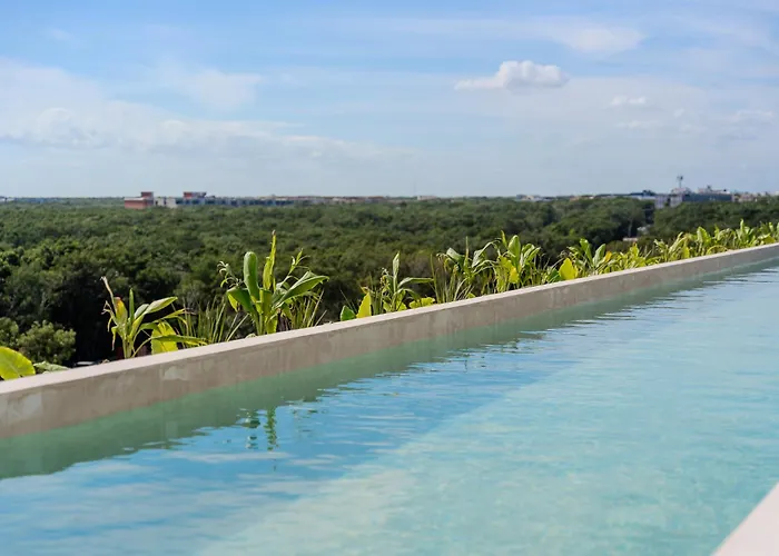 Tropical 2 Bedroom | Private Balcony & Rooftop | Casago Hébergement de vacances