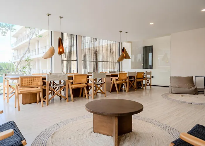 Tropical 2 Bedroom | Private Balcony & Rooftop | Casago Hébergement de vacances *
