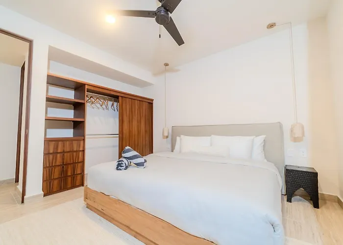 Hébergement de vacances Tropical 2 Bedroom | Private Balcony & Rooftop | Casago *