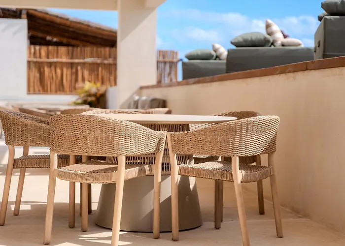 Tropical 2 Bedroom | Private Balcony & Rooftop | Casago *