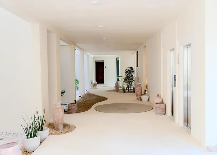 Tropical 2 Bedroom | Private Balcony & Rooftop | Casago Ferienhaus *
