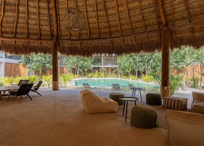 Hébergement de vacances Tropical 2 Bedroom | Private Balcony & Rooftop | Casago *