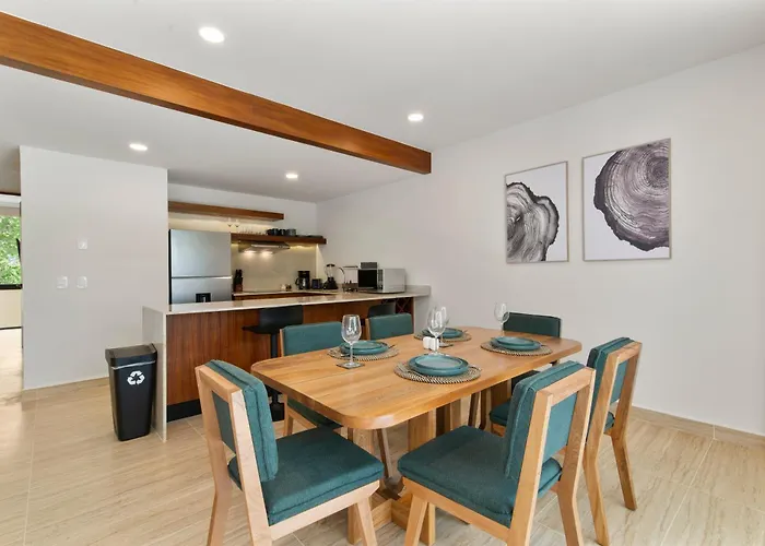 Hébergement de vacances Tropical 2 Bedroom | Private Balcony & Rooftop | Casago *