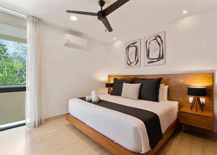 Hébergement de vacances Tropical 2 Bedroom | Private Balcony & Rooftop | Casago