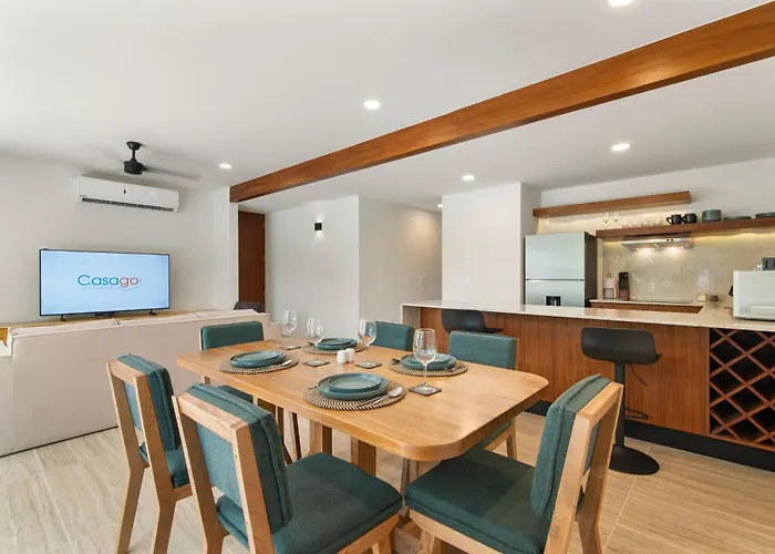 Hébergement de vacances Tropical 2 Bedroom | Private Balcony & Rooftop | Casago *