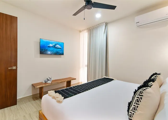 Tropical 2 Bedroom | Private Balcony & Rooftop | Casago Hébergement de vacances *