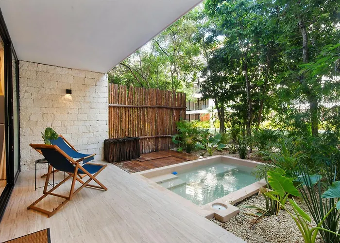 Tropical 2 Bedroom | Private Balcony & Rooftop | Casago Hébergement de vacances