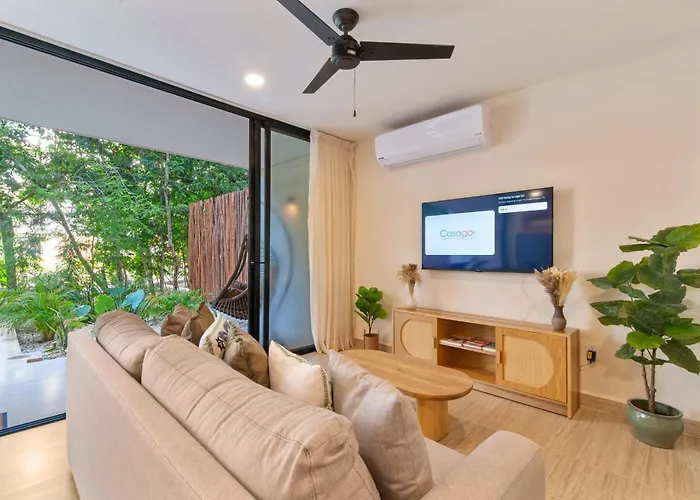 Hébergement de vacances Tropical 2 Bedroom | Private Balcony & Rooftop | Casago