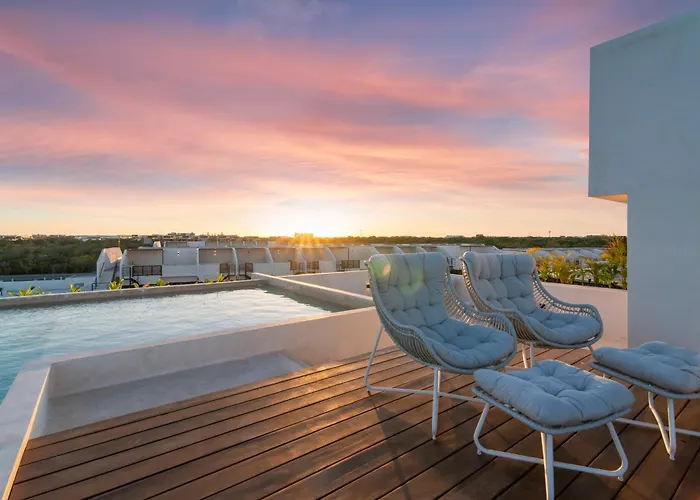 Tropical 2 Bedroom | Private Balcony & Rooftop | Casago *