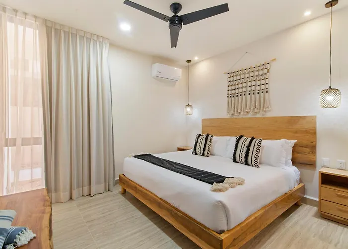 Tropical 2 Bedroom | Private Balcony & Rooftop | Casago Hébergement de vacances