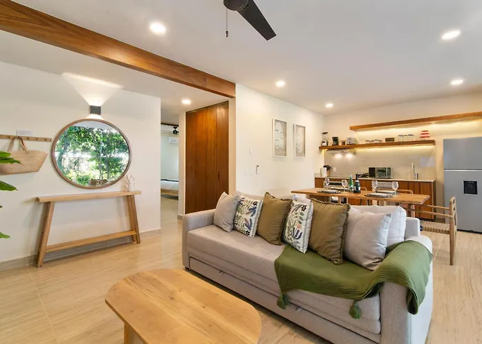Hébergement de vacances Tropical 2 Bedroom | Private Balcony & Rooftop | Casago