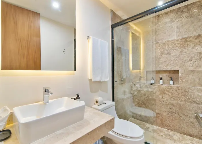 Tropical 2 Bedroom | Private Balcony & Rooftop | Casago Hébergement de vacances