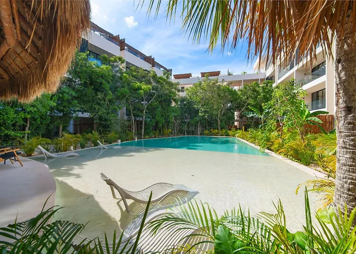 Hébergement de vacances Tropical 2 Bedroom | Private Balcony & Rooftop | Casago