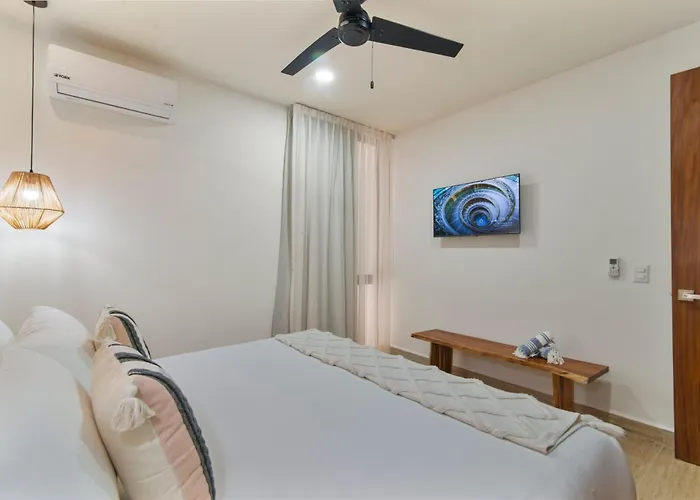 Hébergement de vacances Tropical 2 Bedroom | Private Balcony & Rooftop | Casago
