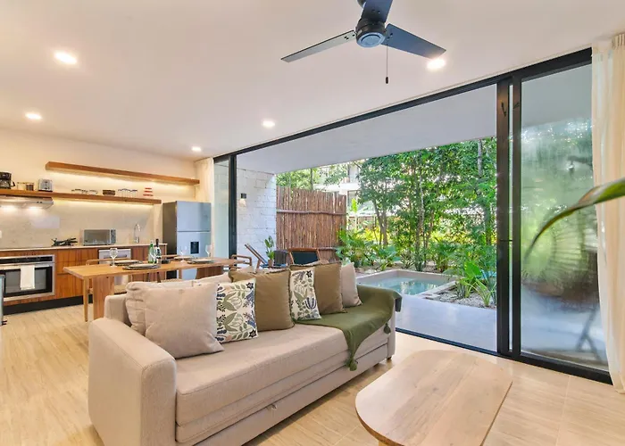 Tropical 2 Bedroom | Private Balcony & Rooftop | Casago Hébergement de vacances *